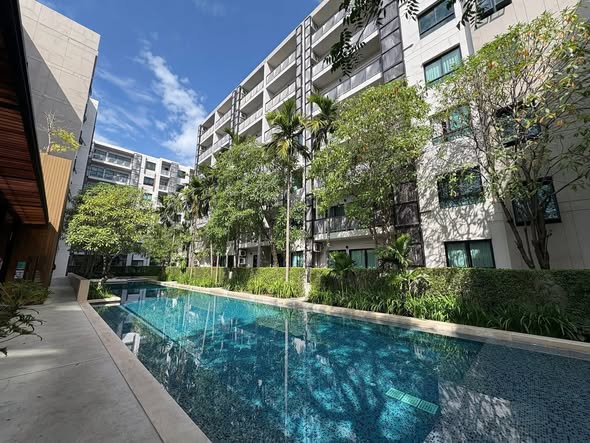 New 1-bedroom Condo with Pool near Central Festival