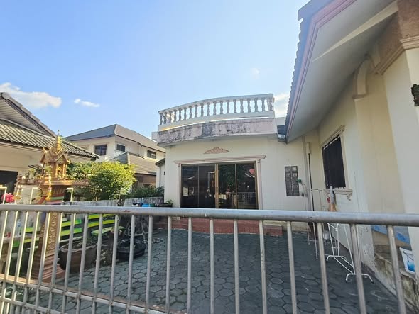 3 Bedroom Detached House with Rooftop - San Sai