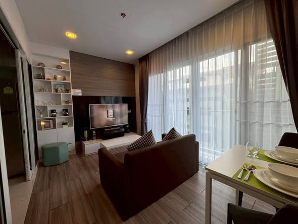 Modern Studio with Pool and Coworking - The Prio Condo